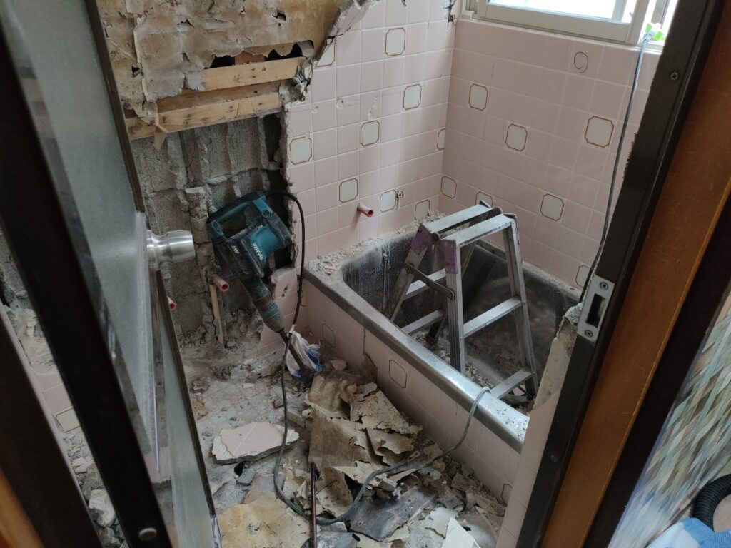 浴室の解体状況